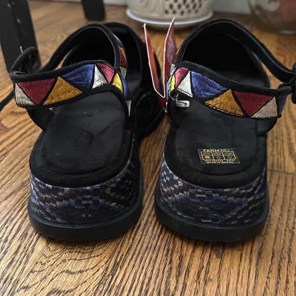 Farm Rio Black Closed Toe Platform Sandal - Picture 5 of 9